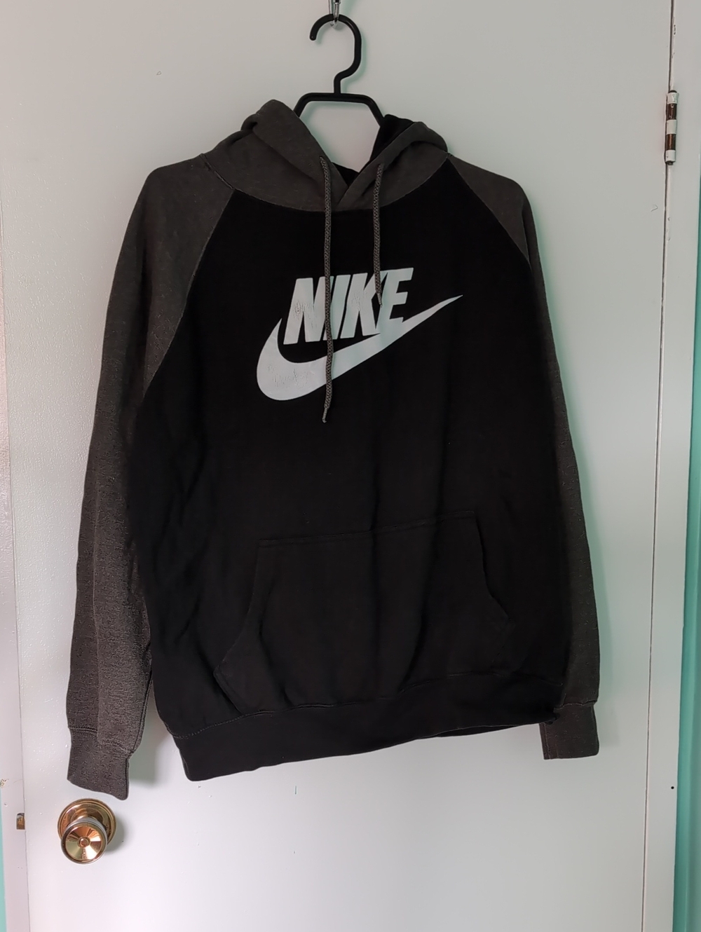 🍁Nike Black Hoodie with Dark Gray Sleeves & Hood